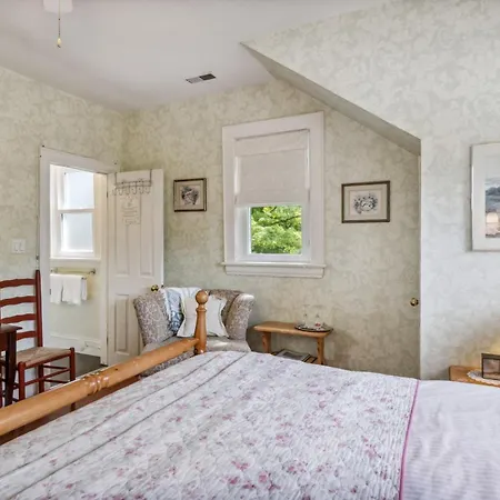 Farmhouse Inn B&B-3